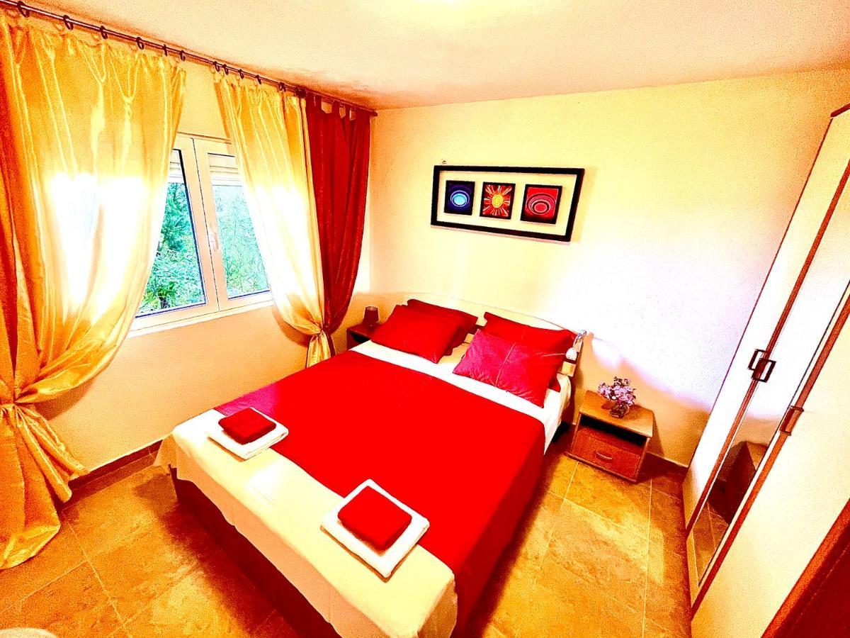 Holiday Home Viko Sutomore Exteriér fotografie